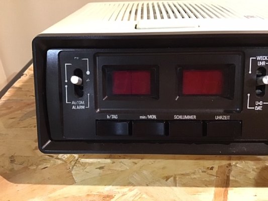 Hiel Havoc pantoffel German Model I am 210 Clock Radio Alarm from Grundig, 1978 for sale at  Pamono
