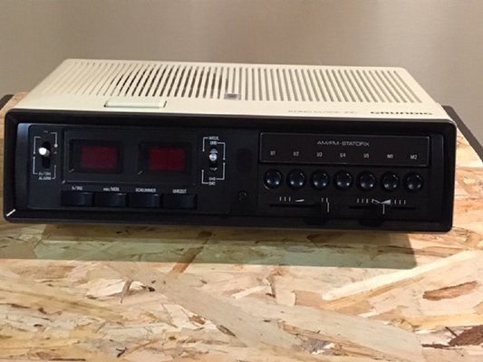 GRUNDIG SONOCLOCK 100 SPACE AGE ALARM CLOCK FM RADIO DESIGNED IN GERMANY 220v