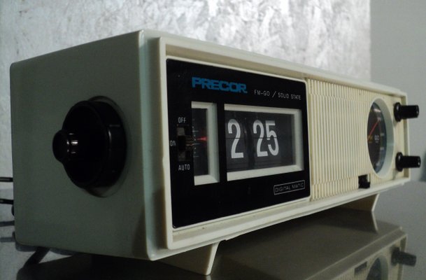 Radio e sveglia digitale di Federal Communications Commission per Precor,  anni '70 in vendita su Pamono