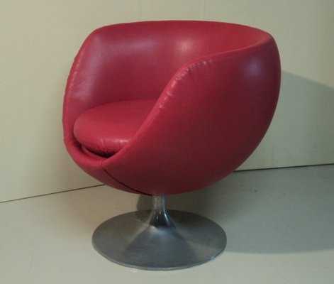 Italian Red Vinyl Egg Swivel Chair From Officinadiricerca 1960s Italian Red Vinyl Egg Swivel Chair From