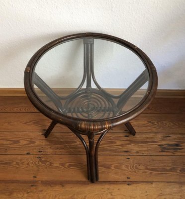 Tavolino Mid Century in bambù e vetro in vendita su Pamono Tavolino Mid Century in bambù e vetro in vendita su Pamono