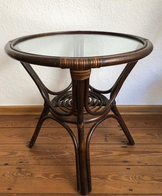 Tavolino Mid Century in bambù e vetro in vendita su Pamono Tavolino Mid Century in bambù e vetro in vendita su Pamono