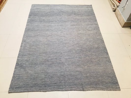 Alfombra Kilim india de lana beige y azul y algodón, años 70 Alfombra Kilim india de lana beige y azul y algodón, años 70