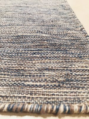 Alfombra Kilim india de lana beige y azul y algodón, años 70 Alfombra Kilim india de lana beige y azul y algodón, años 70