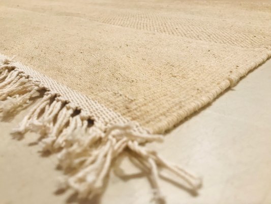 Alfombra Kilim india de lana beige y algodón, años 70 en Alfombra Kilim india de lana beige y azul y algodón, años 70