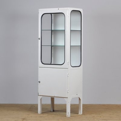 Vintage Medizinschrank Aus Stahl Glas 1970er Bei Pamono Kaufen