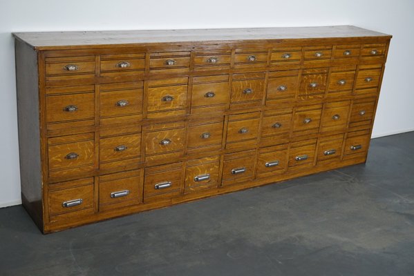 Mueble francés vintage de pino y pintura de imitación de roble en venta en  Pamono
