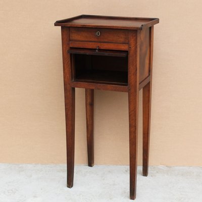 Table de Chevet Directoire du 19e Siècle en Noyer, Italie en Table de Chevet d'époque Directoire en Noyer Italie du