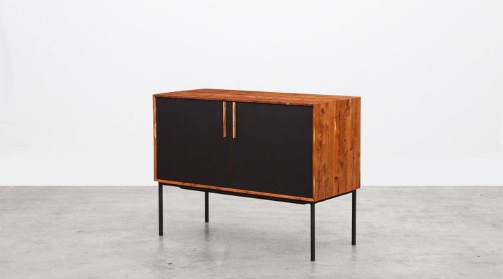 Sideboard aus Eibe mit Trenfronten aus schwarzem HPL von Johannes Hock fr  Atelier Johannes Hock bei Pamono kaufen