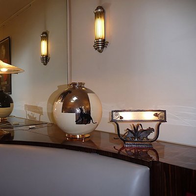 kiss table lamp