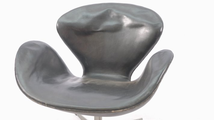 Mid Century Swan Chair By Arne Jacobsen, White Leather Swan Chair