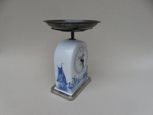 https://cdn20.pamono.com/p/g/5/6/569115_l620n7g0bq/antique-ceramic-kitchen-scales-from-krups-2.jpg