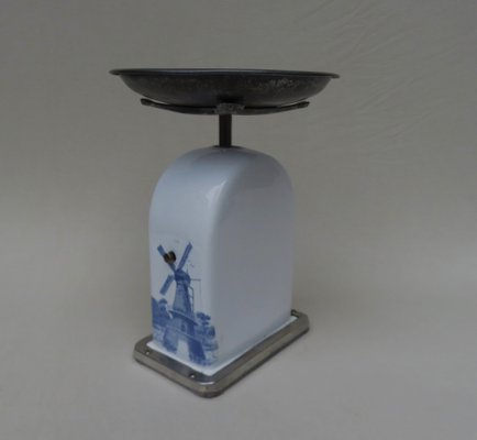 https://cdn20.pamono.com/p/g/5/6/569115_ytm49lbm4o/antique-ceramic-kitchen-scales-from-krups-3.jpg