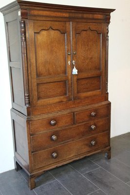 Antiker Englischer Wascheschrank Aus Eiche Bei Pamono Kaufen