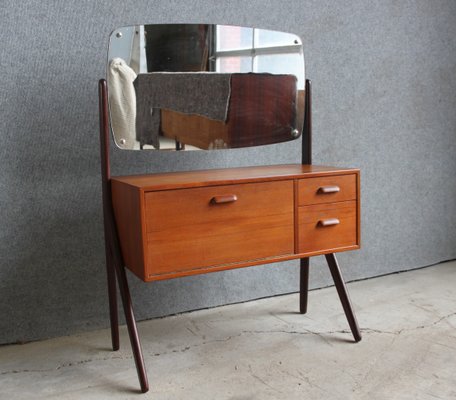 Danish cheap dressing table