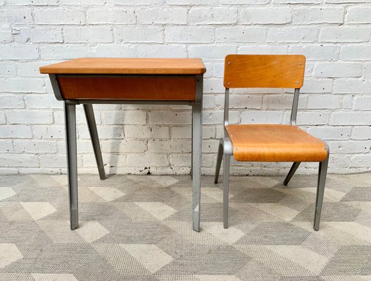 retro childrens table and chairs