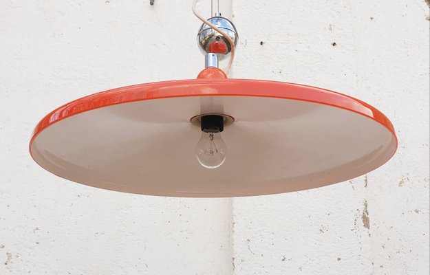 Große orangefarbene Mid Century Modell Manta Deckenlampe von Franco Bresciani für Guzzini, 1970er Große orangefarbene Mid Century Modell Manta Deckenlampe von Franco Bresciani für Guzzini, 1970er