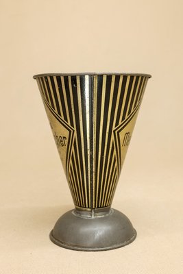 https://cdn20.pamono.com/p/g/5/8/589358_ko1fly1c4u/lynx-measuring-cups-from-gustav-wilmking-guetersloh-1920s-2.jpg