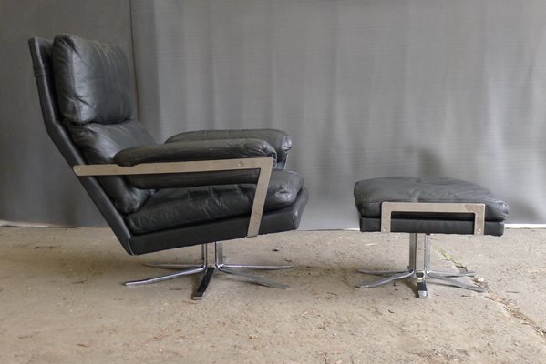 Schwarzer Vintage Ledersessel & Fußhocker von Arne Norell für Vatne Lenestolfabrikk, 1960er, 2er Set bei Pamono kaufen