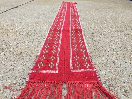 Tunesischer schmaler Vintage Kilim Läufer Teppich bei Pamono kaufen