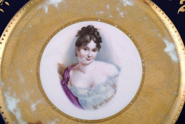SUPERBE assiette décorative antique française A. Hache & Cie en porcelaine de Limoges du XIXe siècle - Cadre suspendu romantique avec chérubins ailés bronzé - France