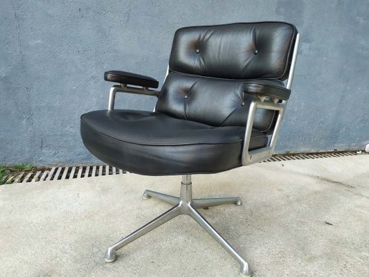 Leather Lobby Desk Chair By Charles Ray Eames For Herman Miller 1960s Bei Pamono Kaufen