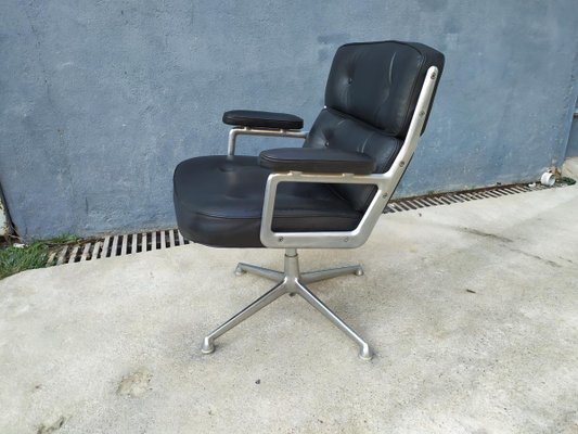 Leather Lobby Desk Chair By Charles Ray Eames For Herman Miller 1960s For Sale At Pamono