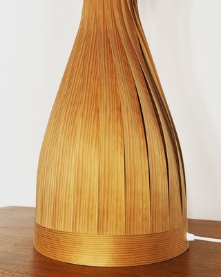 Stehlampe aus Holz von Hans Agne Jakobsson für Hans Agne Jakobsson AB Markaryd, 1960er Stehlampe aus Holz von Hans Agne Jakobsson für Hans Agne Jakobsson AB Markaryd, 1960er