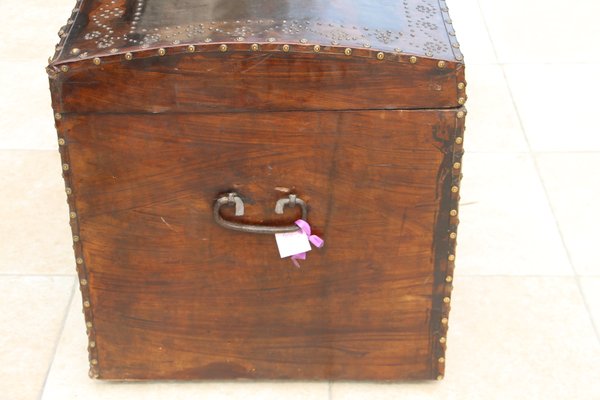 Ancienne et très grande malle CAISSE boite rangement art populaire cuir