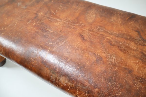 Patinierter Vintage Turnbock oder Tisch aus Leder, 1950er Patinierter Vintage Turnbock oder Tisch aus Leder, 1950er