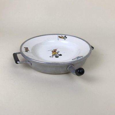 https://cdn20.pamono.com/p/g/6/5/656184_vj9k6y1cdm/walt-disney-mickey-mouse-ceramic-and-aluminium-plate-1960s-3.jpg