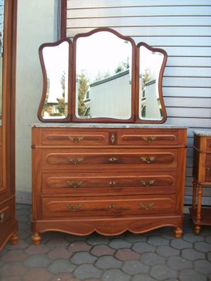 Antique walnut sales bedroom furniture