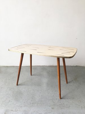 White mid century modern hotsell coffee table