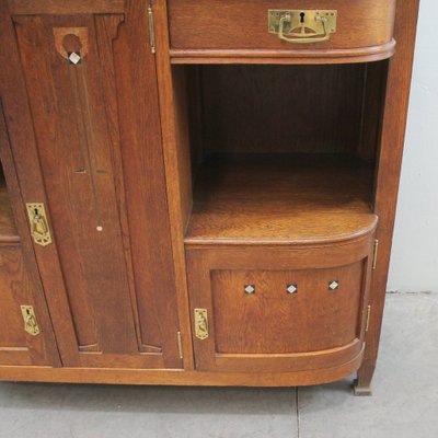 Antiker Belgischer Jugendstil Schrank Bei Pamono Kaufen
