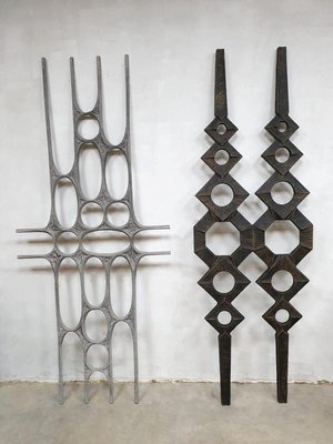https://cdn20.pamono.com/p/g/6/6/667109_rb9v46loqa/scultura-da-parete-brutalista-in-metallo-anni-60-immagine-2.jpg