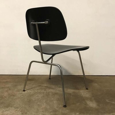Sillas De Comedor Dcm Negras De Charles Ray Eames Para Vitra 2000s Juego De 4 En Venta En Pamono