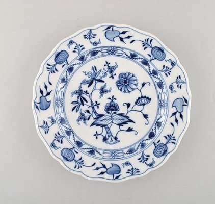 Antique Meissen Blue Onion Dinner Plates In Hand Painted Porcelain