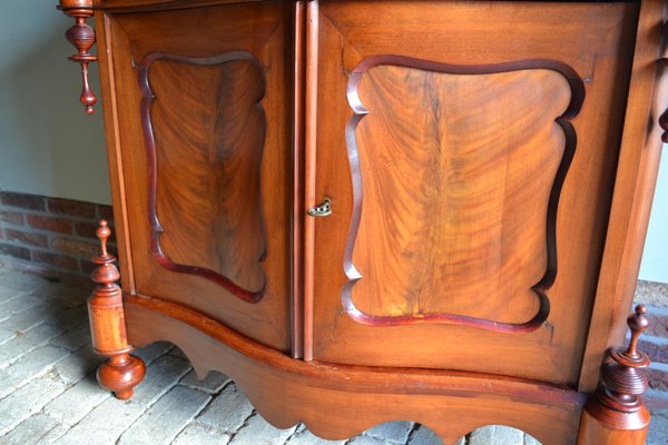 Antiker Biedermeier Schrank Aus Gebogenem Mahagoni Bei Pamono Kaufen