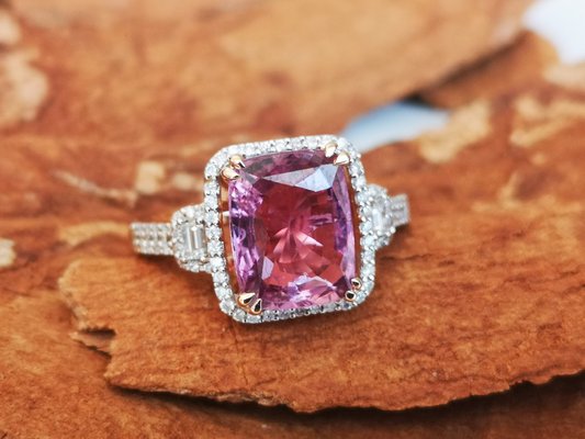 Rosakieferer 18 Karat Saphir In Lila Mit 3 52 Karat Diamant Bei Pamono Kaufen