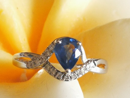 Bague Or Jaune 750 Saphir 18ct Poire et Diamants en vente sur Pamono