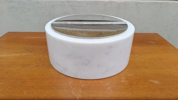 Großer Modell 0G7 Aschenbecher aus weißem Marmor & verchromtem