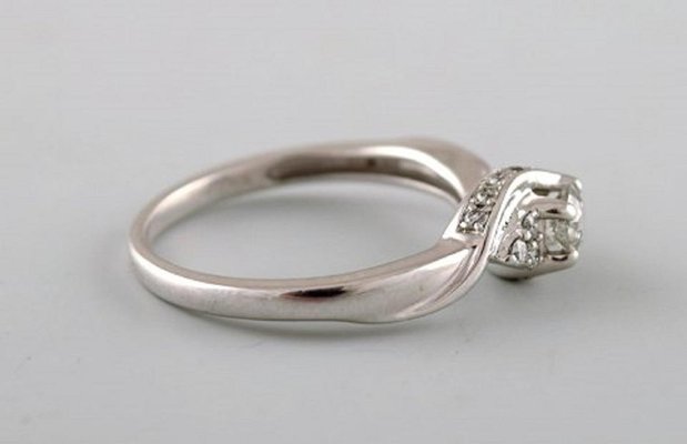 Klassischer Ring Aus 18 Karat Weissgold Mit Zahlreichen Diamanten Bei Pamono Kaufen