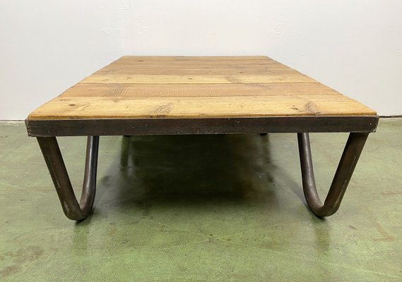 Table Basse Industrielle, 1950s en vente sur Pamono