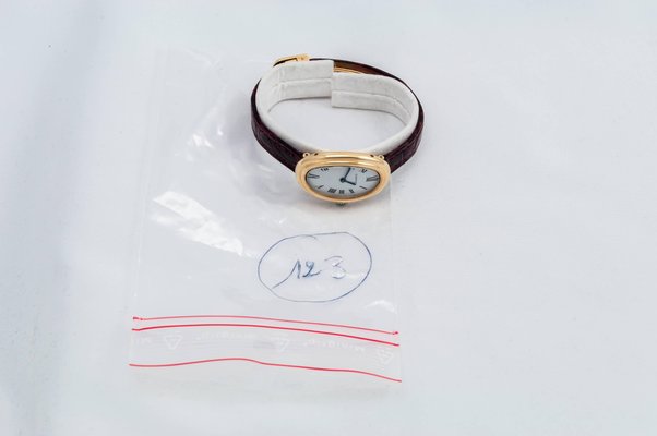 Orologio da bagno modello Petite in oro giallo di Cartier in vendita su  Pamono