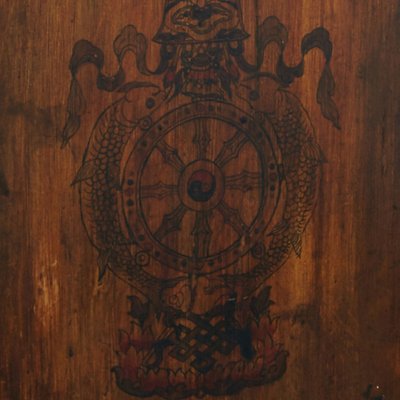 Scatto Verticale Di Trucioli Di Legno E Di Pino Per Combustibile Per La Casa Ebollizione Produzione Image260217187