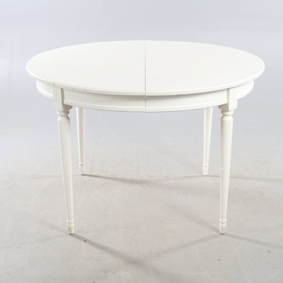 Antique Gustavian White Round Dining, White Round Dining Tables For 4