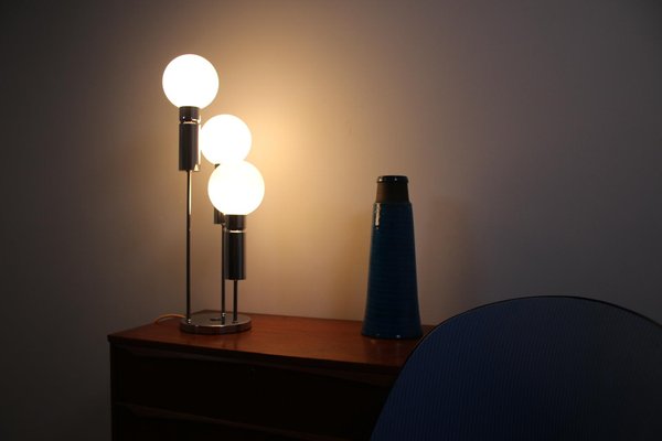 3 ball table lamp