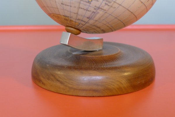 Mappamondo piccolo di 11 cm con supporto in legno di Paul Räth & Hermann  Haack, anni '40 in vendita su Pamono
