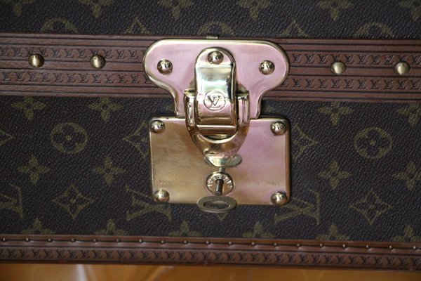 Baule vintage con monogramma di Louis Vuitton in vendita su Pamono