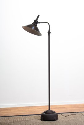 Industrial Brass and Cast Iron Floor Lamp from Faries Lamp Co., USA, 1933 Industrial Brass and Cast Iron Floor Lamp from Faries Lamp Co., USA, 1933